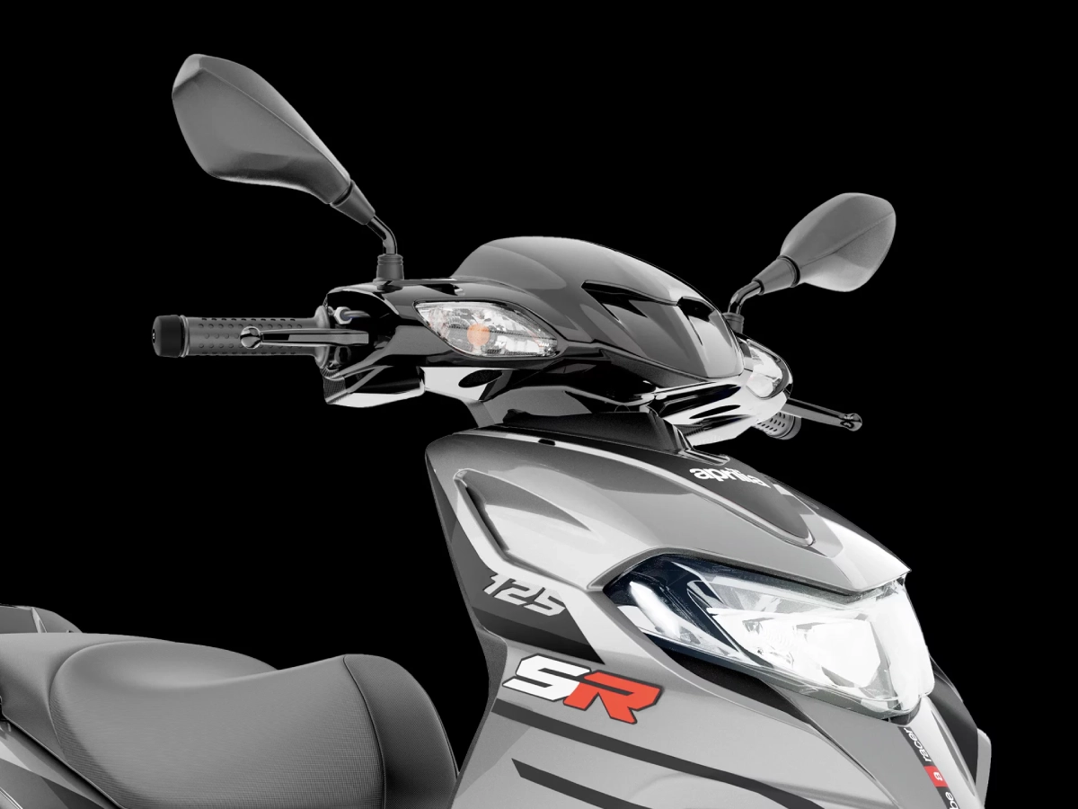 Aprilia SR 125 front fascia and headlight styling