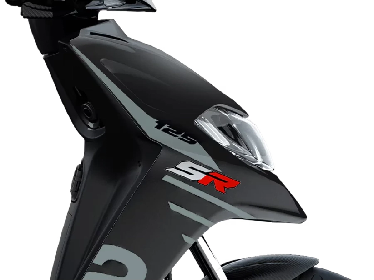 Aprilia SR 125 front LED lighting and fairing close-up
