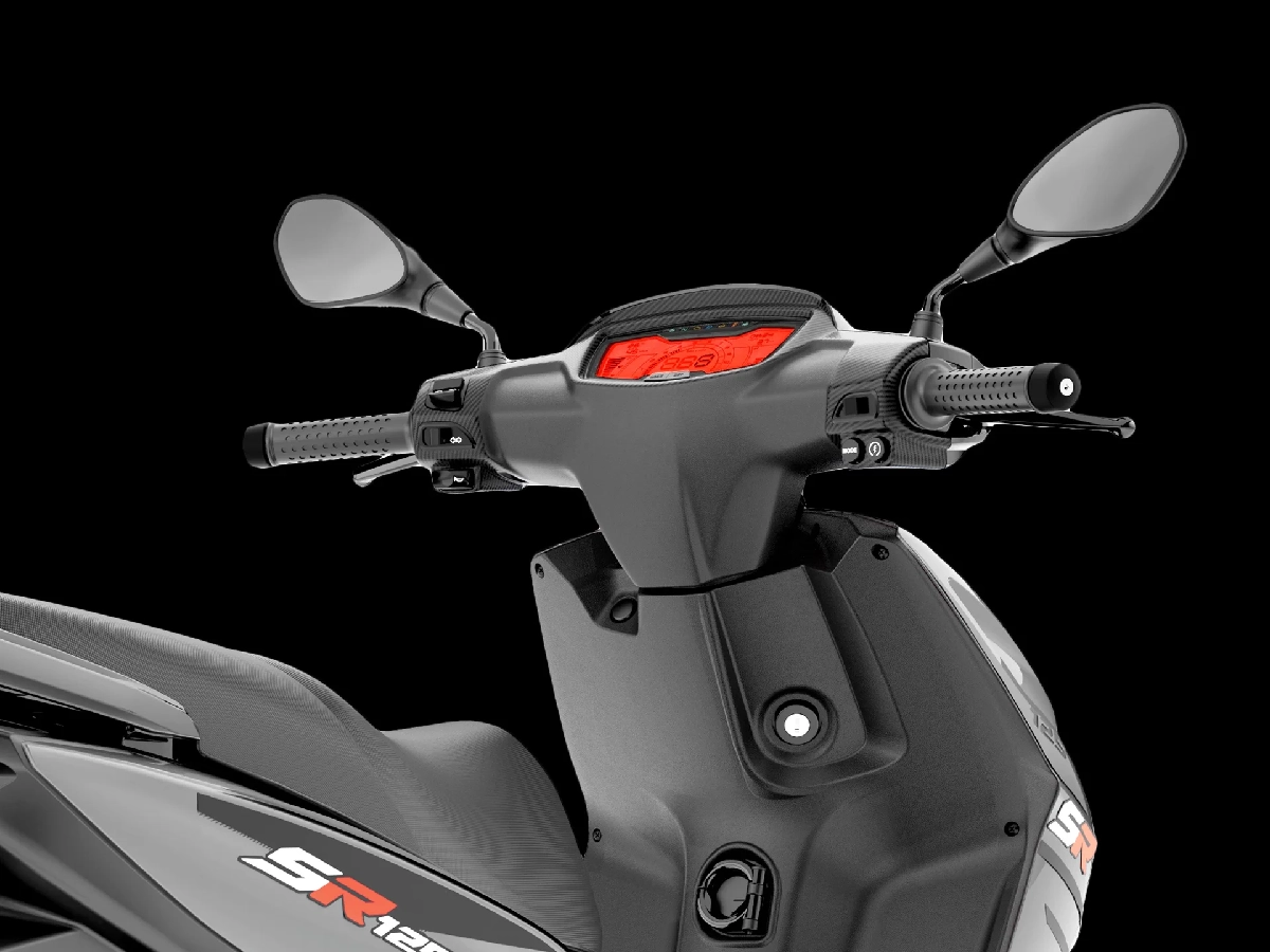 Aprilia SR 125 cockpit view with handlebar and seat