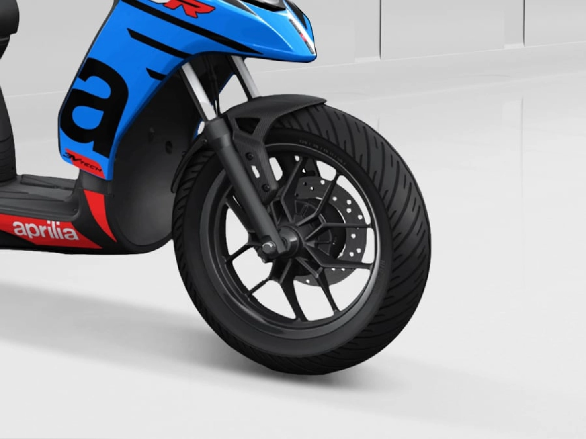 Aprilia SR 160 front tyre and alloy wheel close up