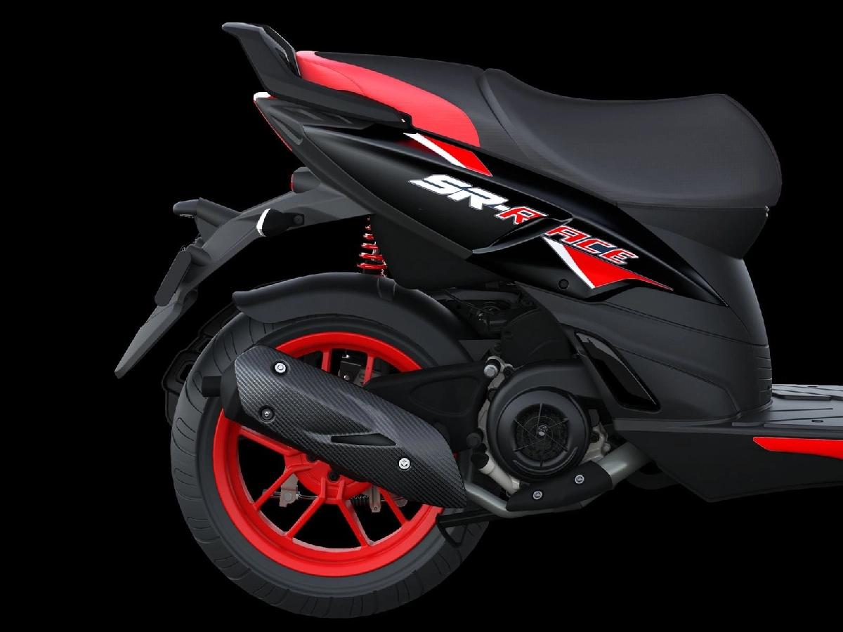Aprilia SR 160 rear wheel and tyre close up