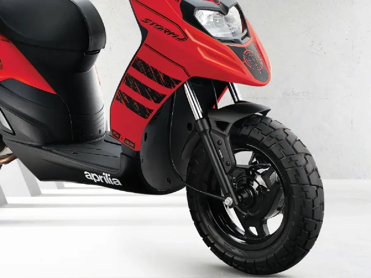 Aprilia SR Storm 125 front tyre and alloy wheel close up