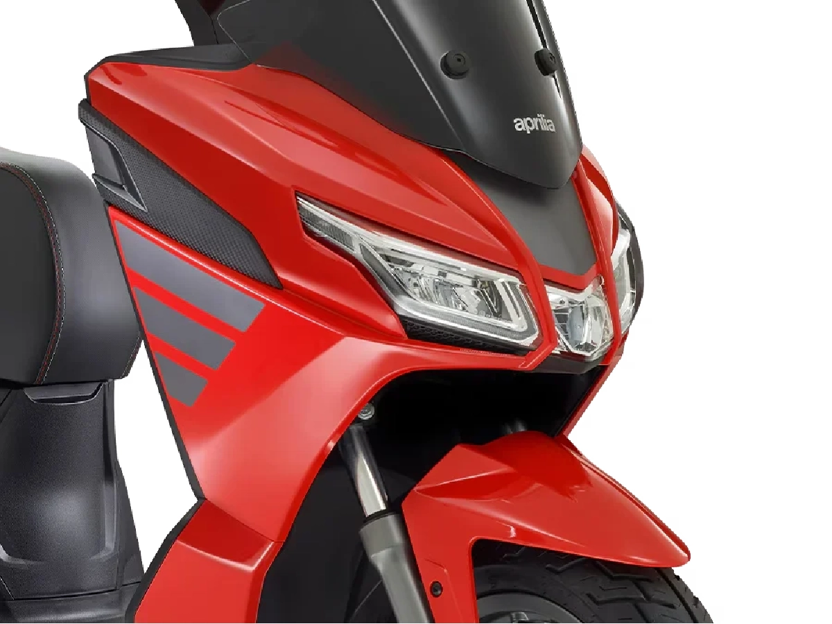 Aprilia SXR 125 LED headlight and front fascia close up