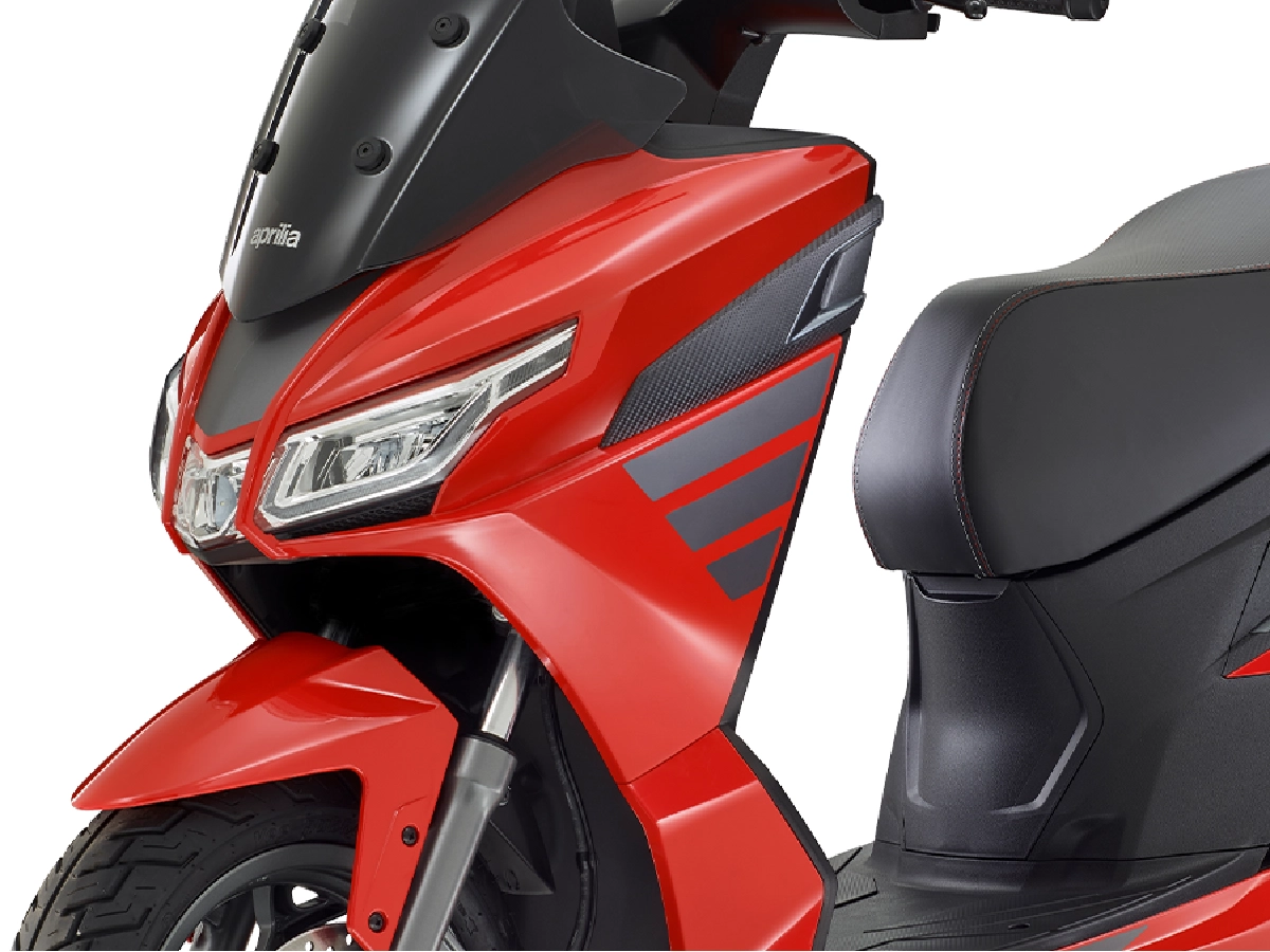 Aprilia SXR 160 carbon look graphics and front body styling