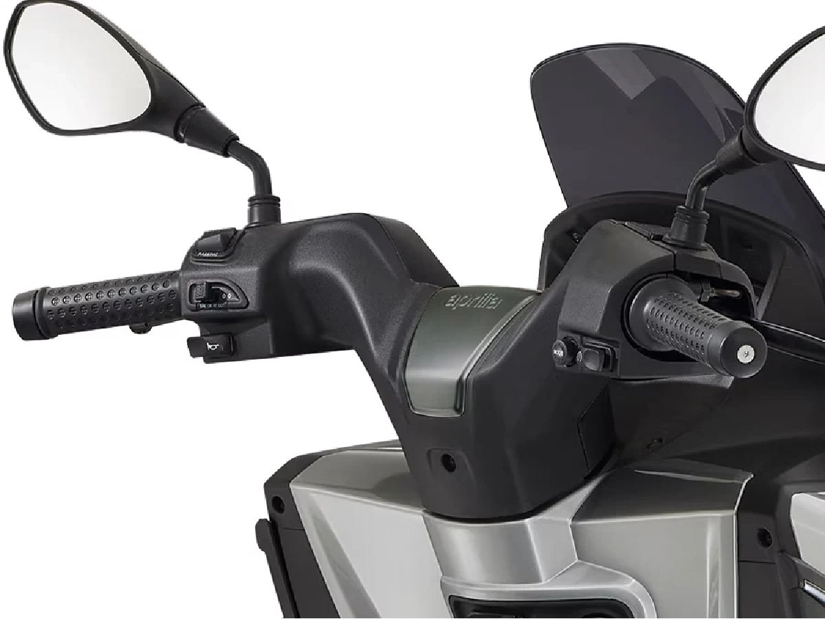 Aprilia SXR 160 handlebar controls and instrument cluster view