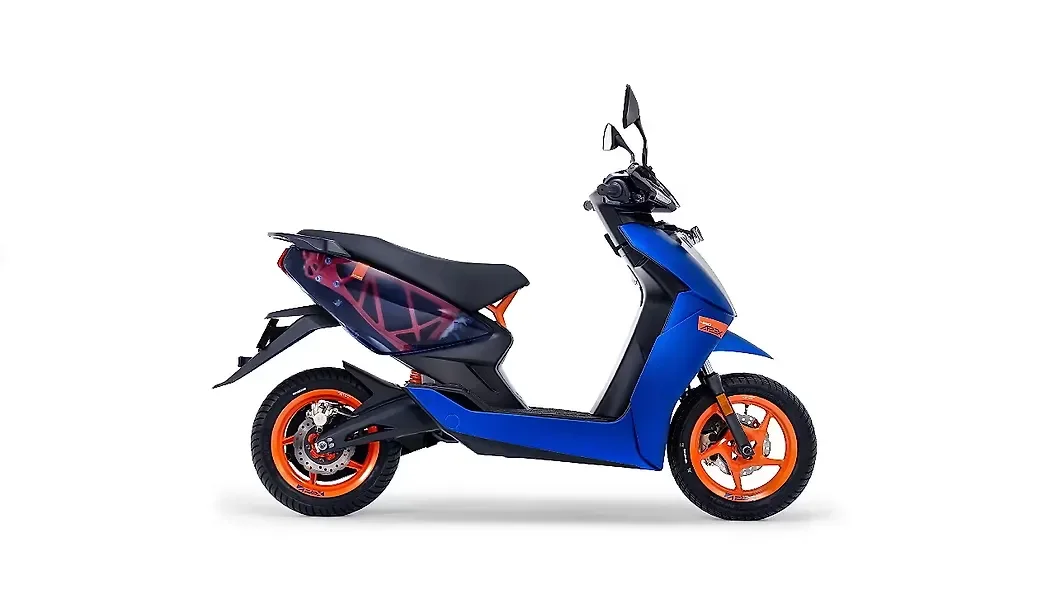 Ather 450 Apex lifestyle view