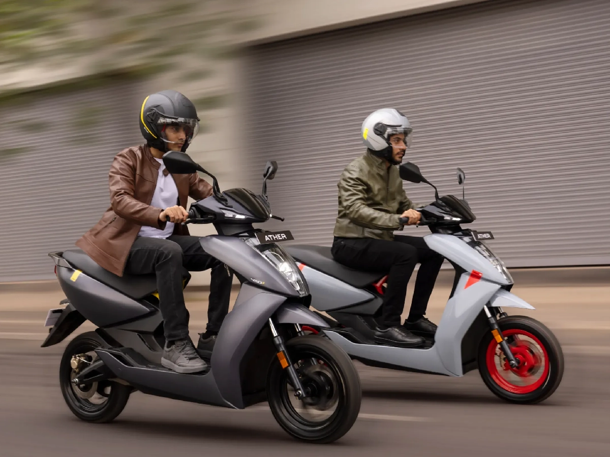 Riders on Ather 450X and Ather 450S electric scooters in city ride