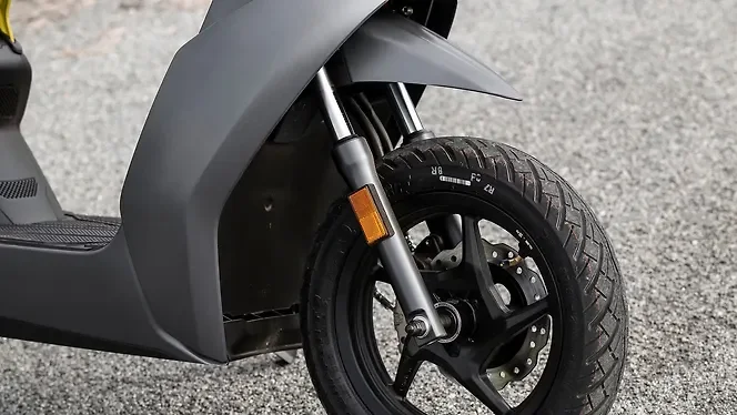 Ather 450S lifestyle view
