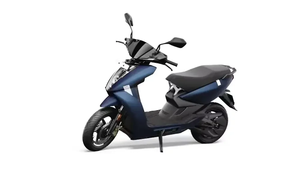 Ather 450S lifestyle view