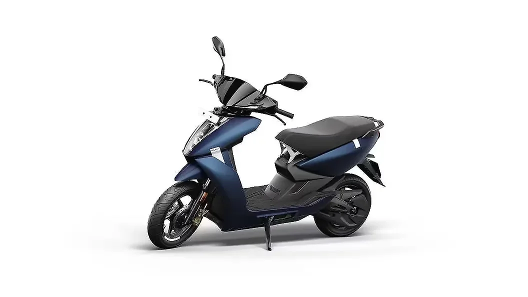 Ather 450X lifestyle view