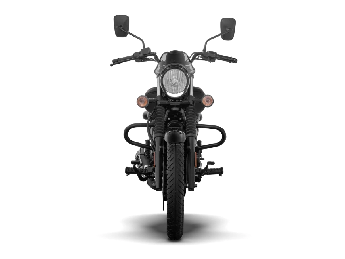 Front view of Bajaj Avenger Street 220 cruiser bike