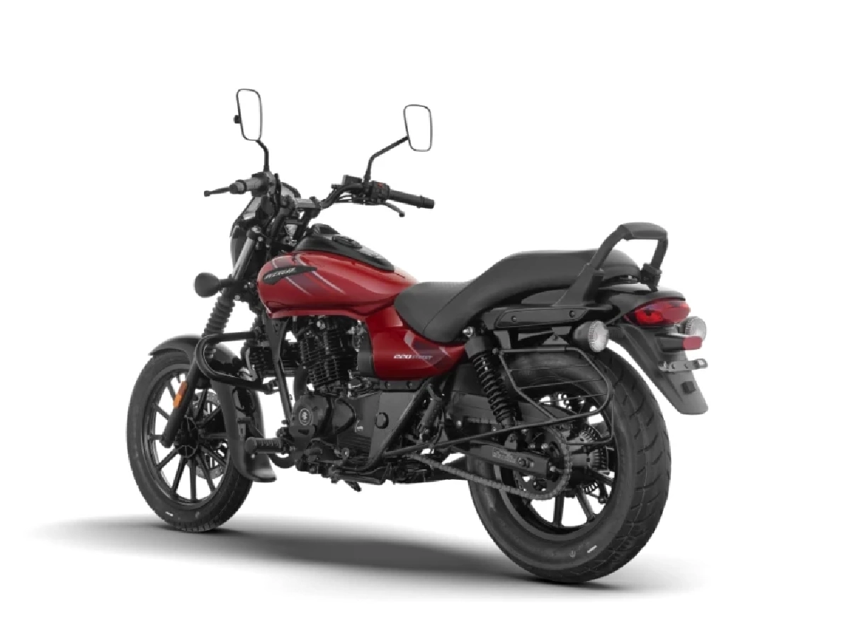 Rear three quarter view of Bajaj Avenger Street 220 red colour
