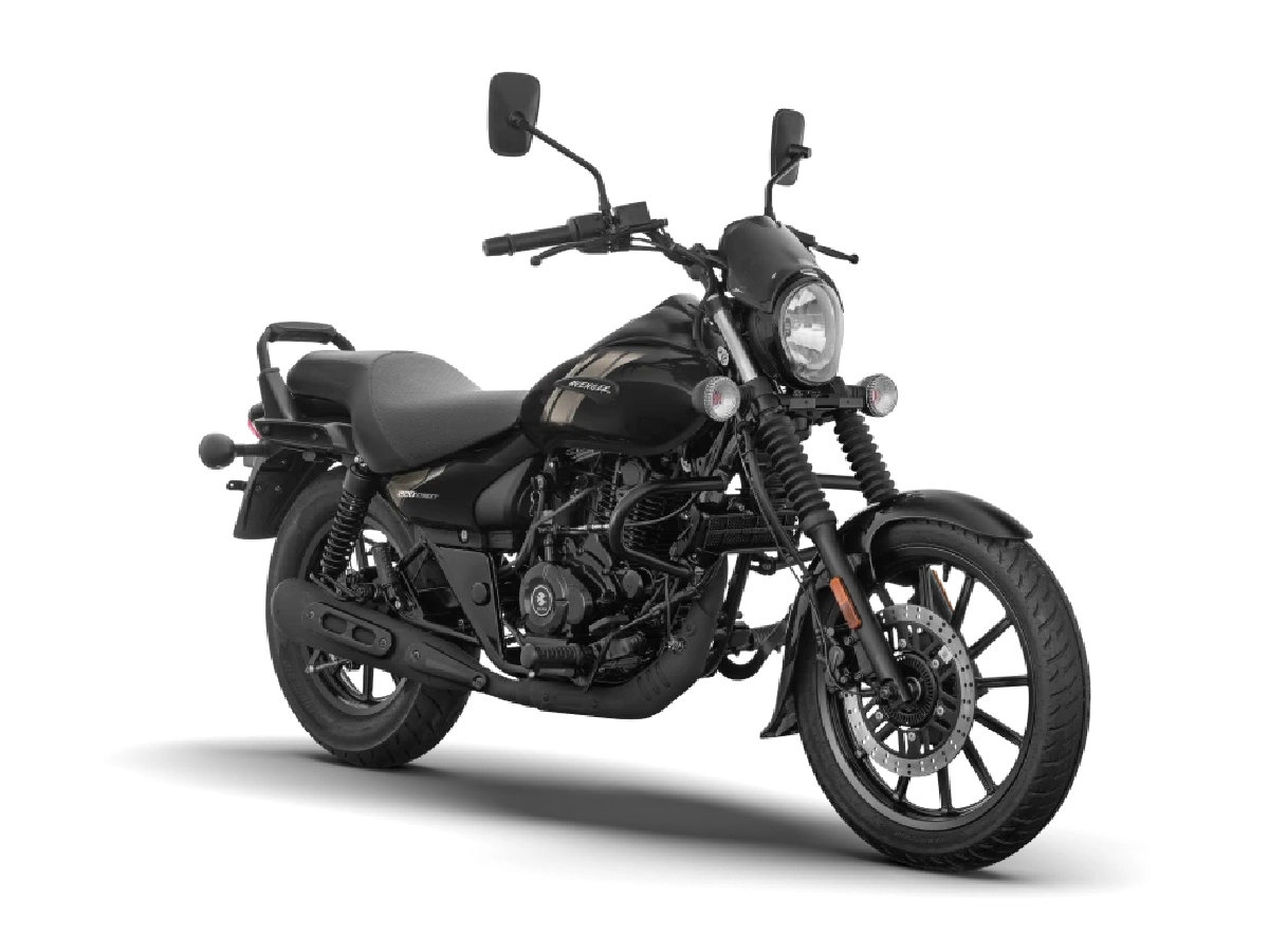 Bajaj Avenger Street 220 Ebony Black three quarter profile