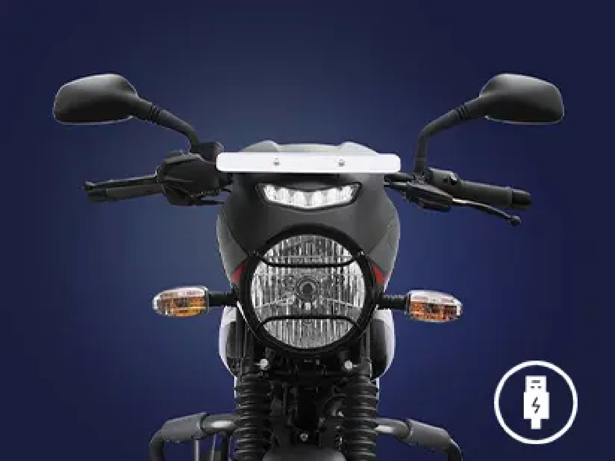 Front close-up view of Bajaj CT 125X headlamp