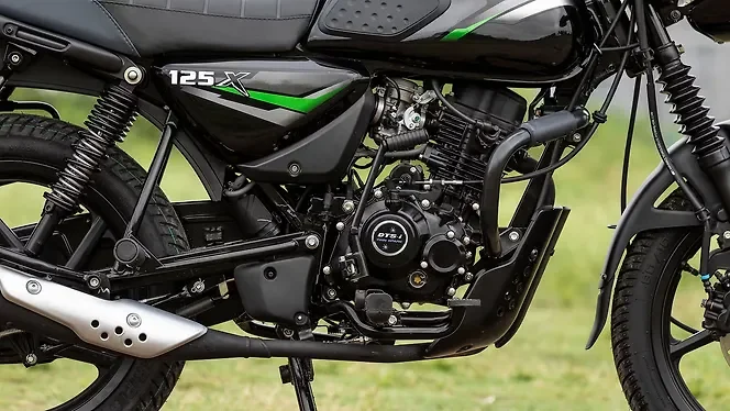 Bajaj CT 125X lifestyle view