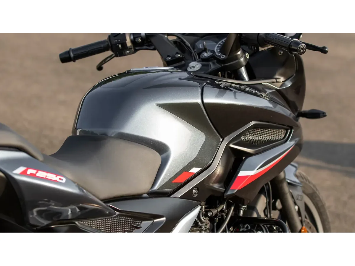 Bajaj Pulsar F250 gallery image 27