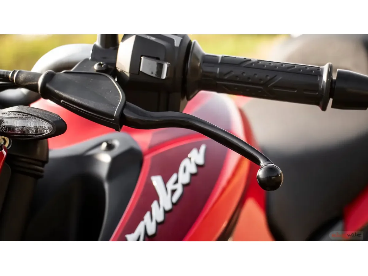 Bajaj Pulsar F250 gallery image 35