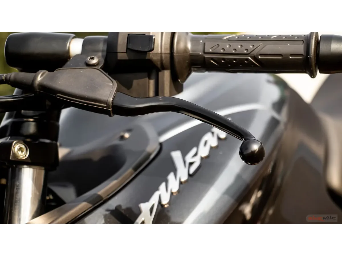 Bajaj Pulsar F250 gallery image 36