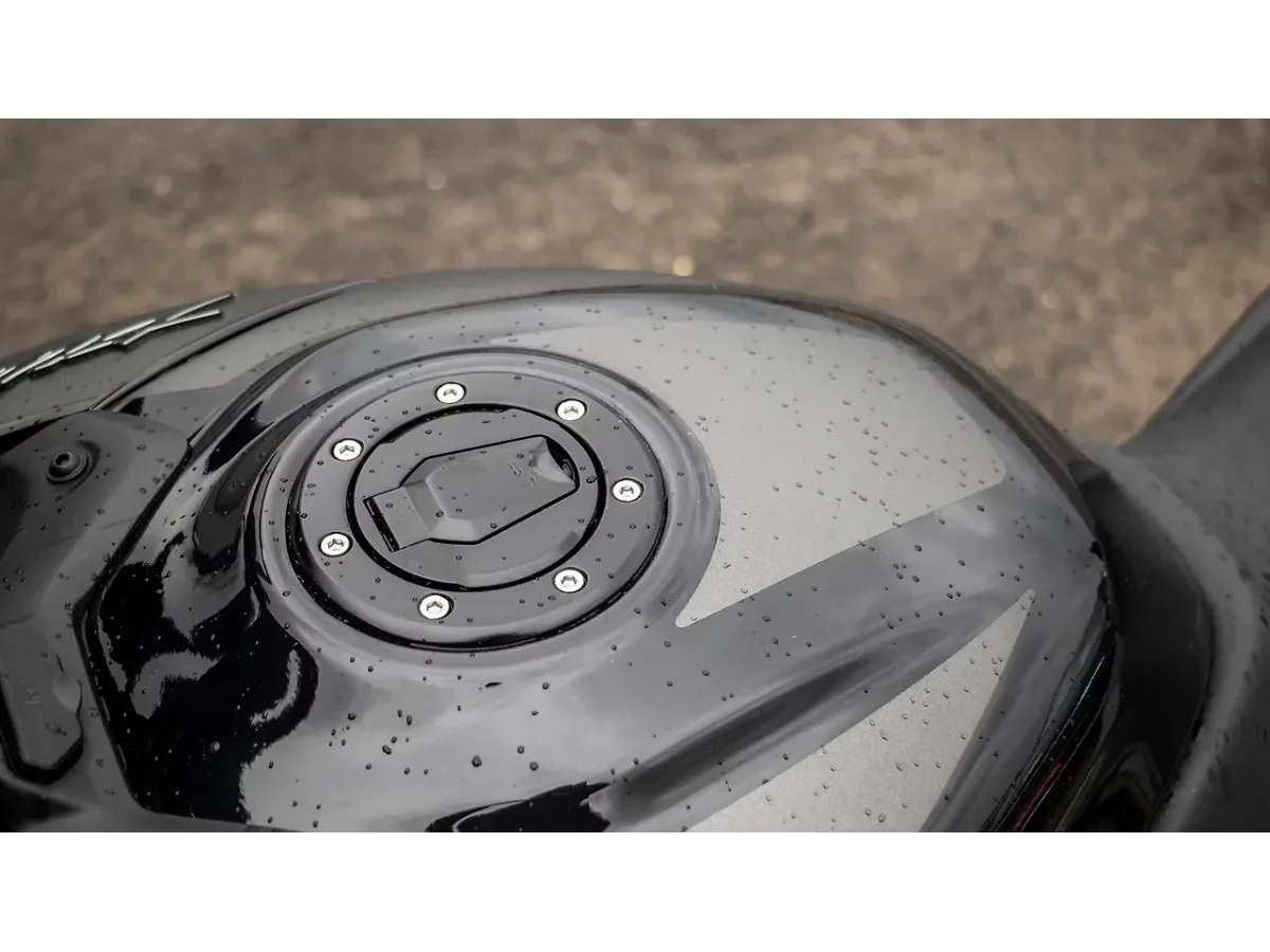 Bajaj Pulsar N160 - Closed Fuel Lid