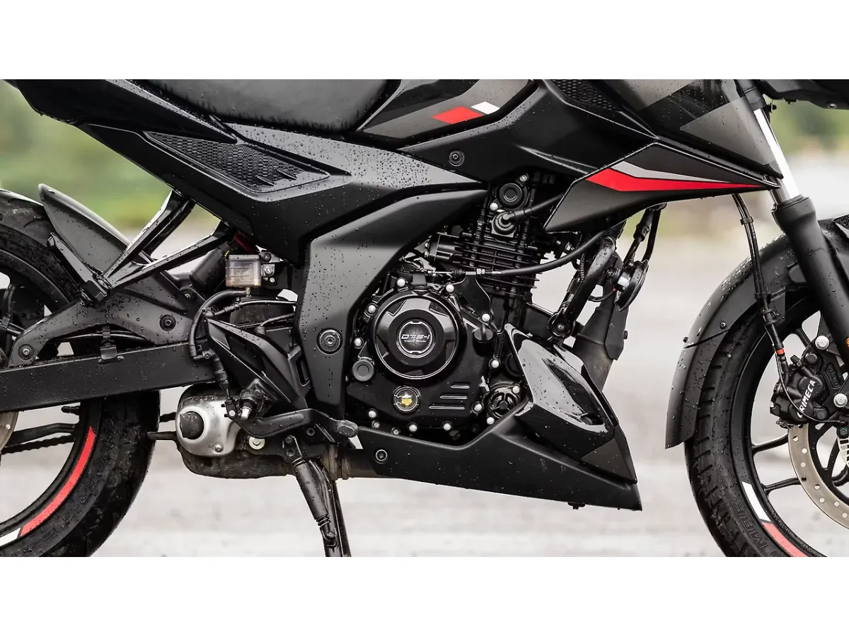 Bajaj Pulsar N160 - Engine From Right