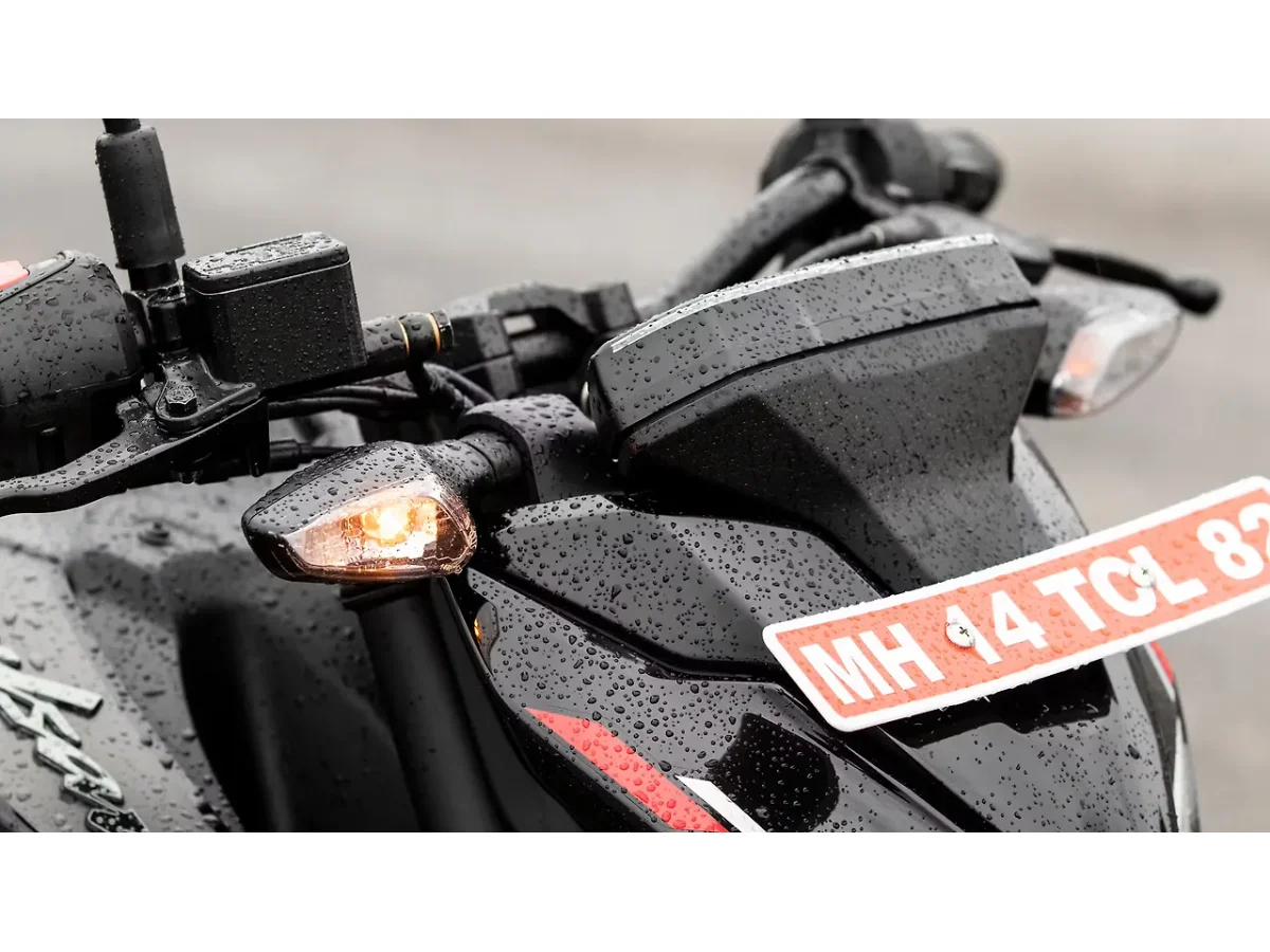 Bajaj Pulsar N160 - Front Turn Indicators