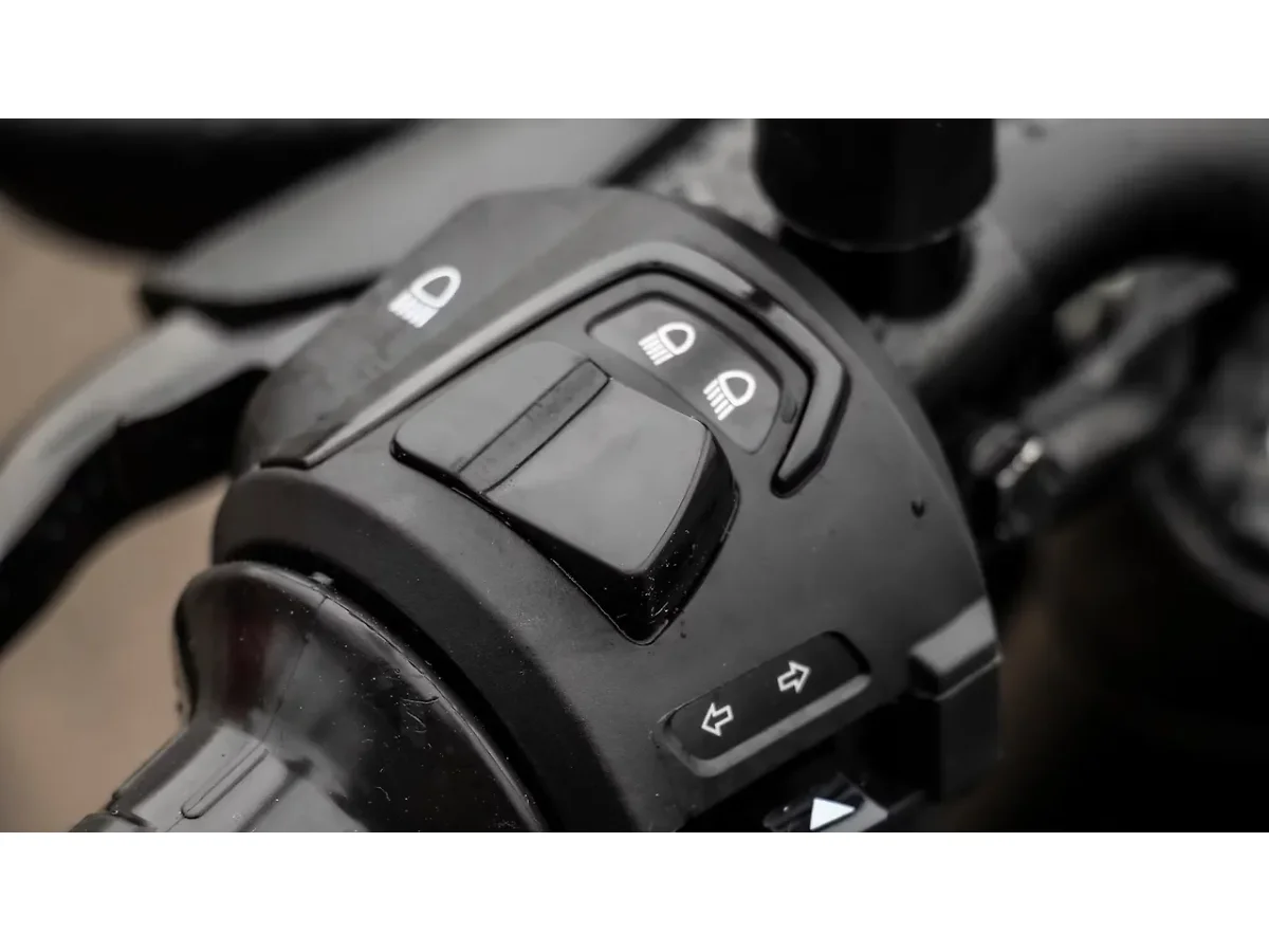 Bajaj Pulsar N160 - High Beam Low Beam Switch