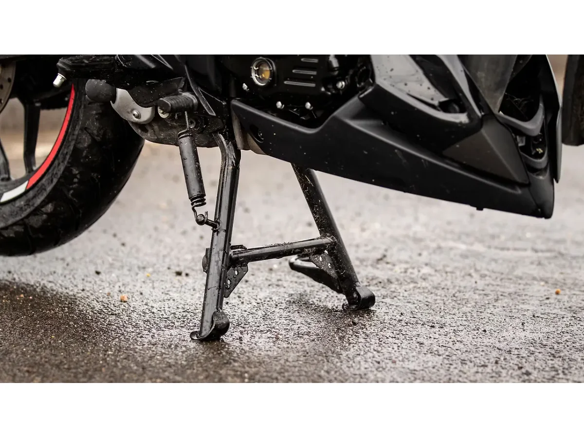 Bajaj Pulsar N160 - Main Stand