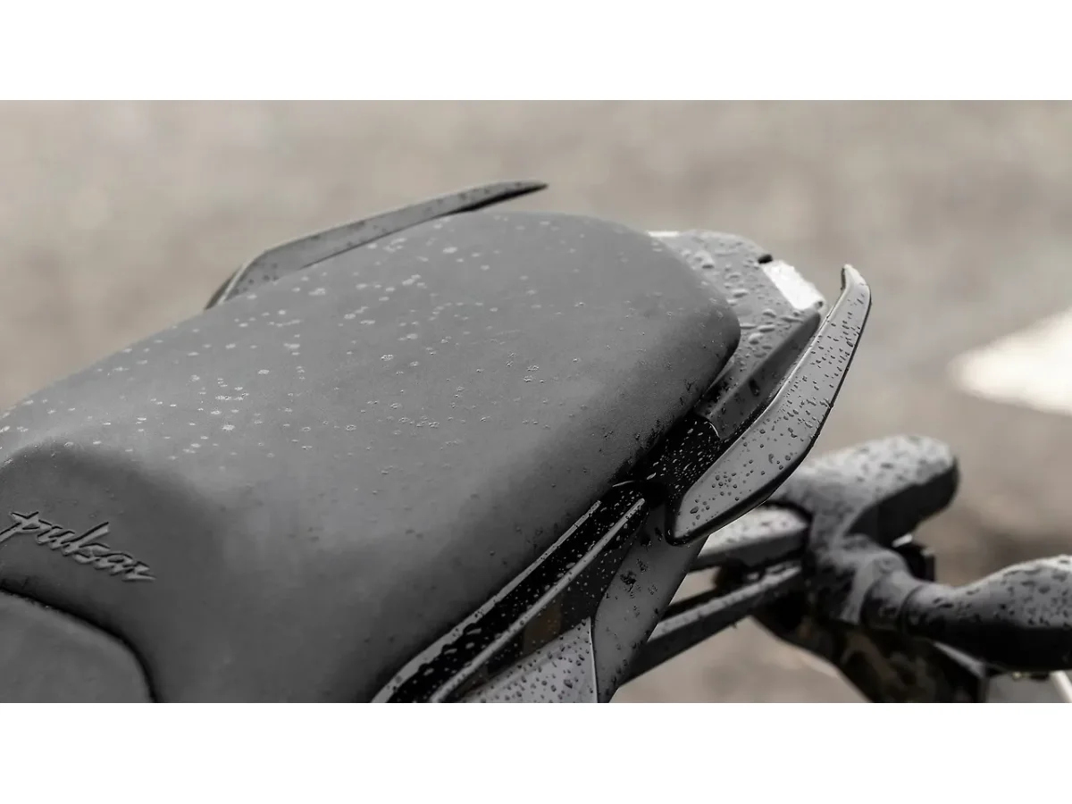 Bajaj Pulsar N160 - Pillion Seat