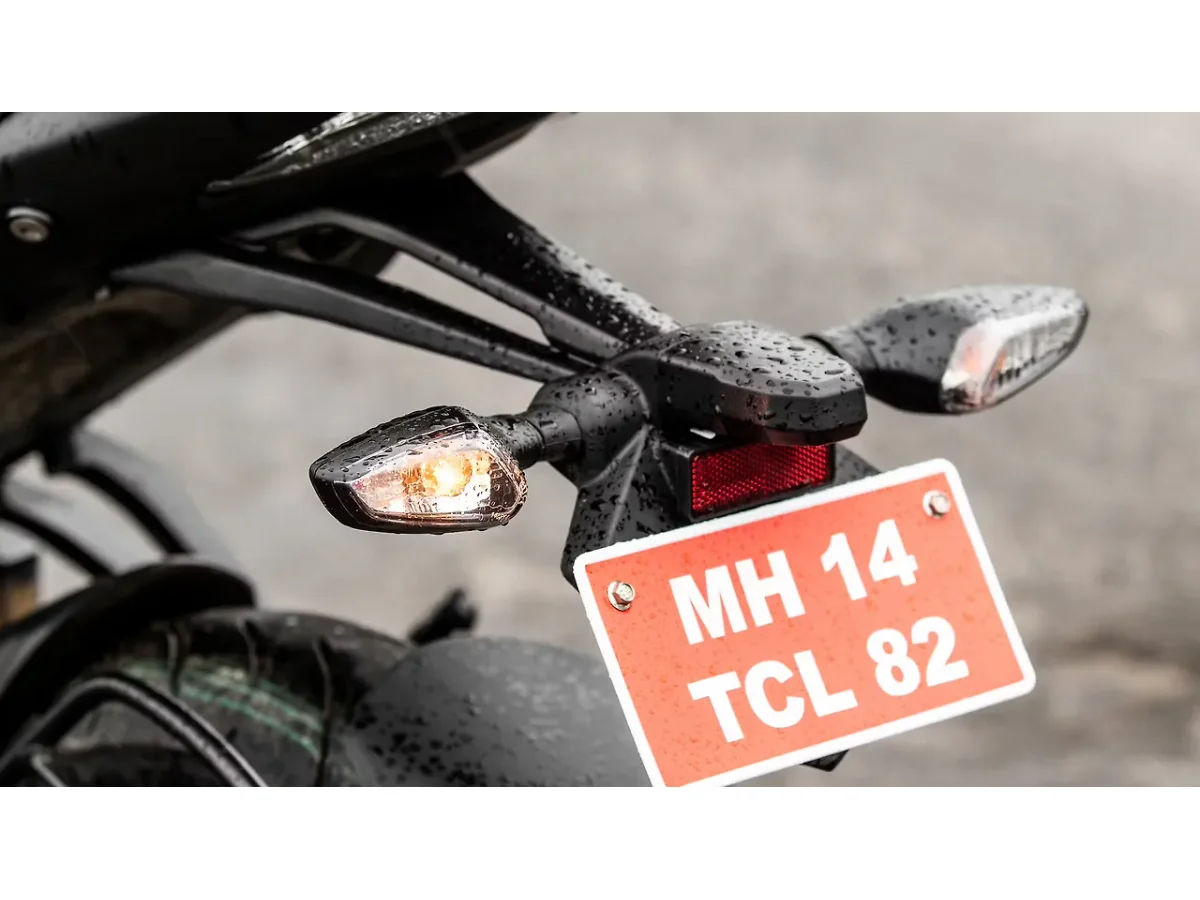 Bajaj Pulsar N160 - Rear Turn Indicators
