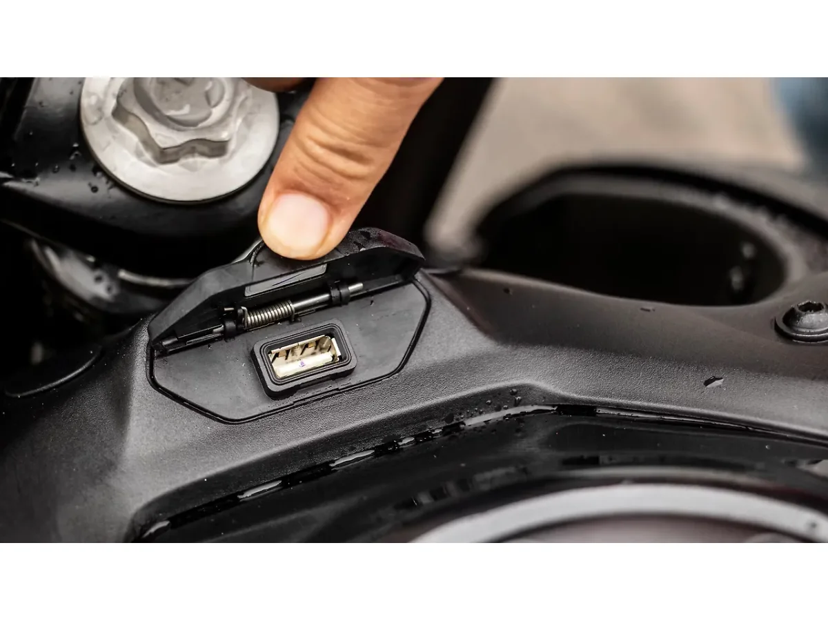 Bajaj Pulsar N160 - Usb Port