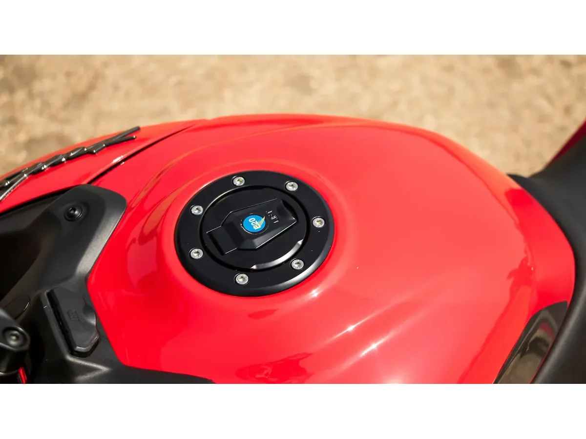 Bajaj Pulsar N250 - Closed Fuel Lid