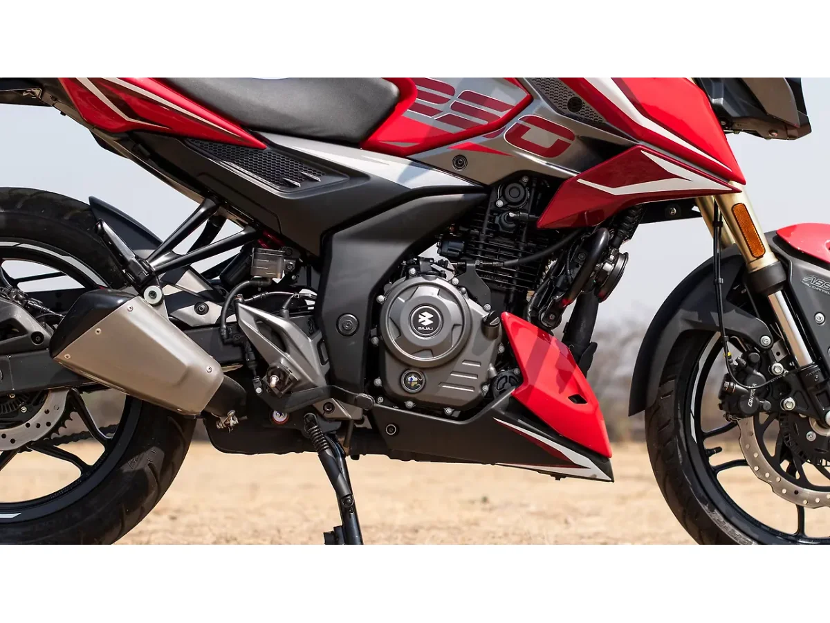 Bajaj Pulsar N250 - Engine From Right