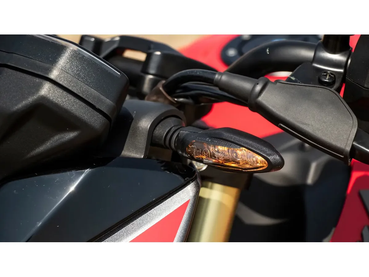 Bajaj Pulsar N250 - Front Turn Indicators
