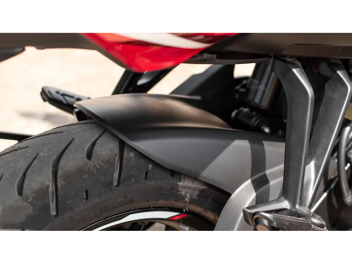 Bajaj Pulsar N250 - Hugger