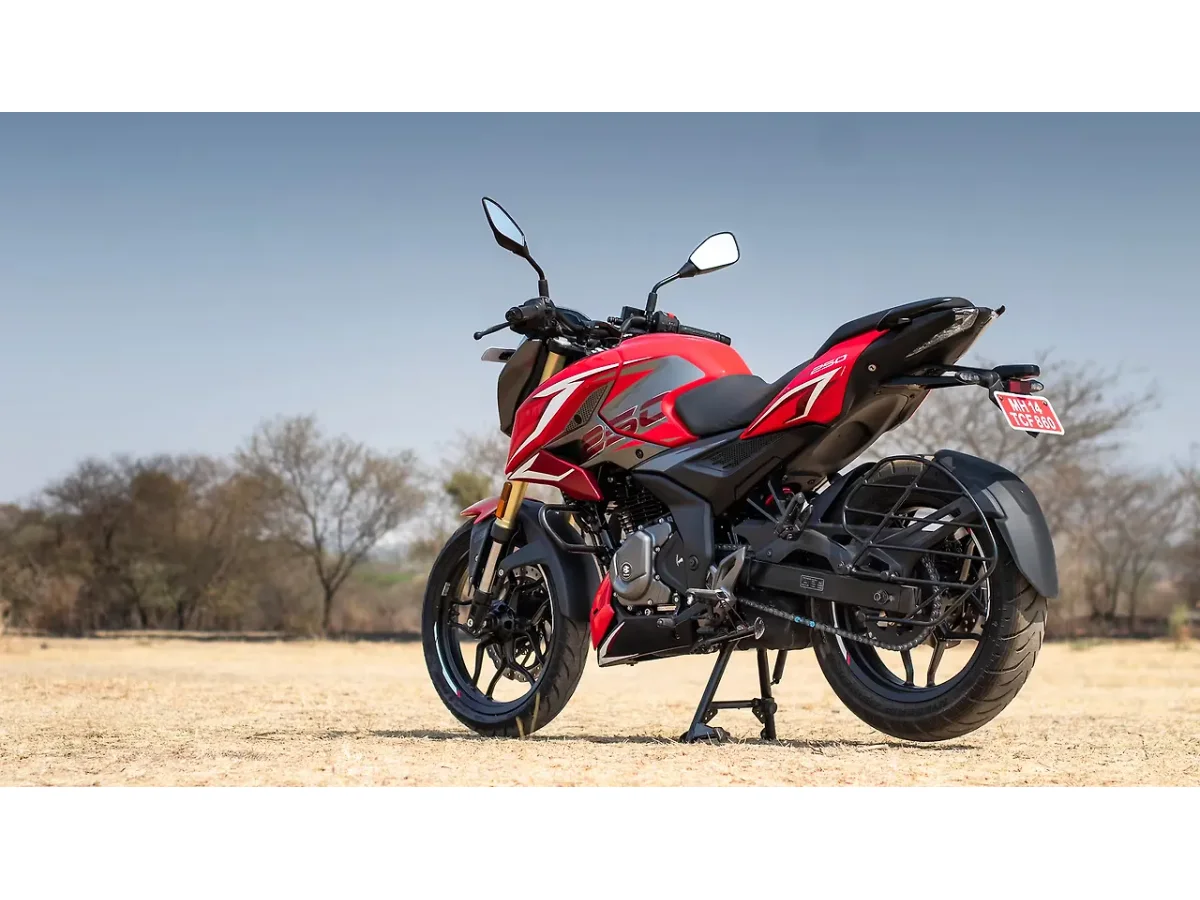 Bajaj Pulsar N250 - Left Rear Three Quarter