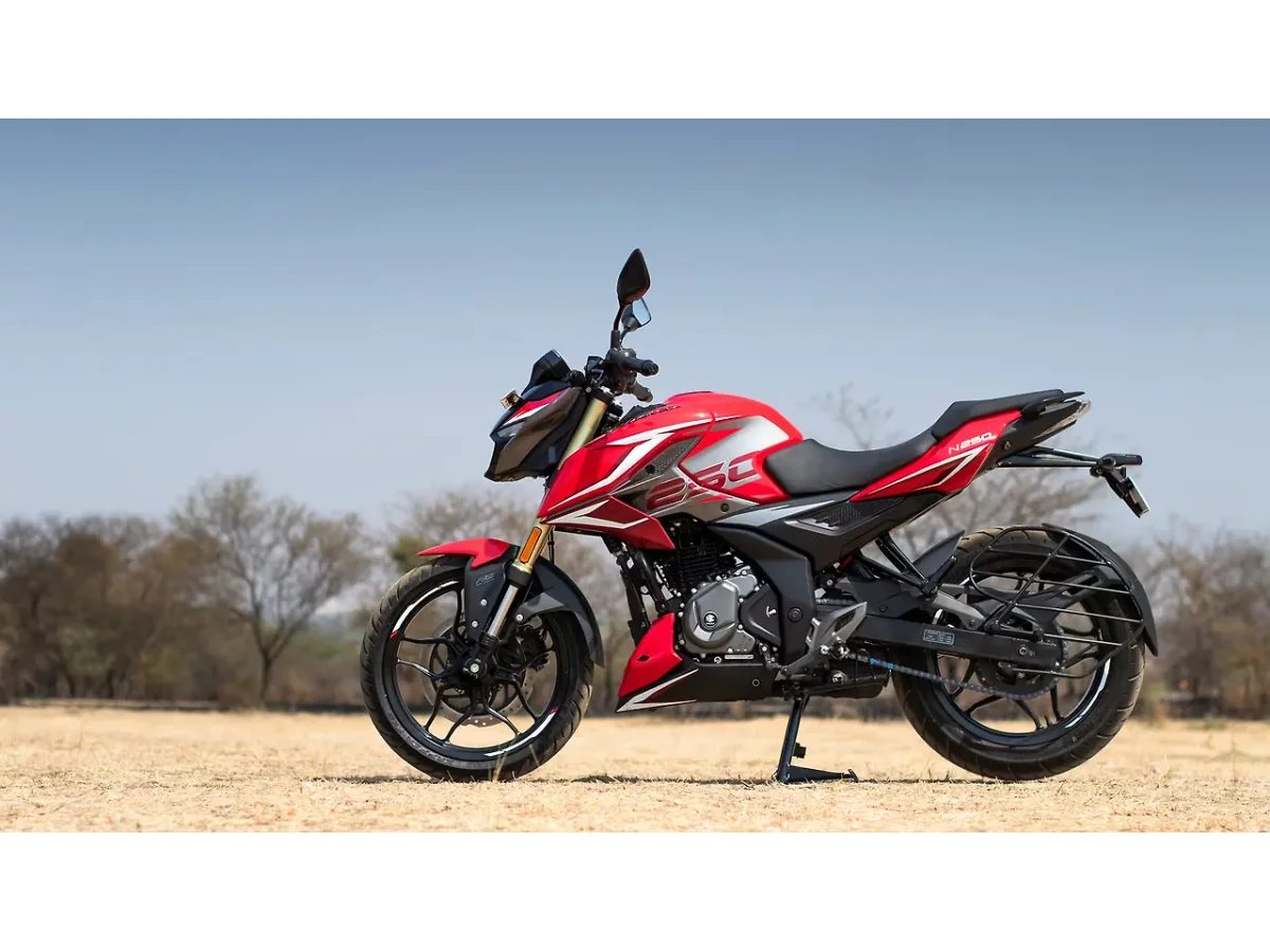 Bajaj Pulsar N250 - Left Side View