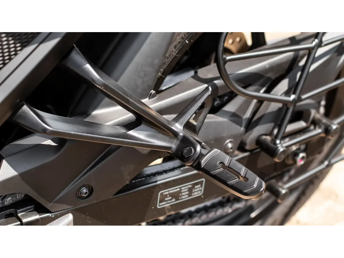 Bajaj Pulsar N250 - Pillion Footrest