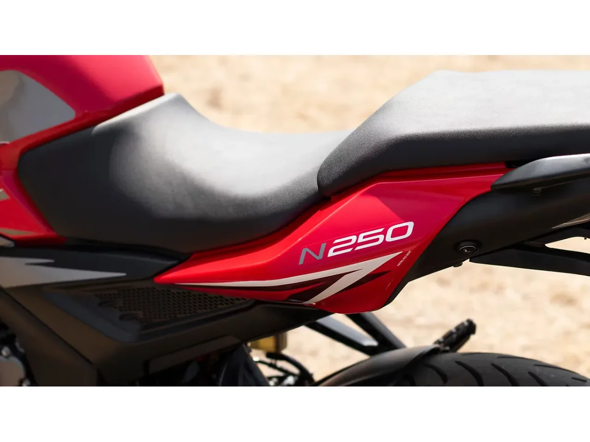 Bajaj Pulsar N250 - Rider Seat
