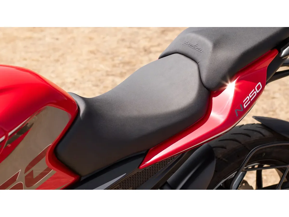 Bajaj Pulsar N250 - Split Seat