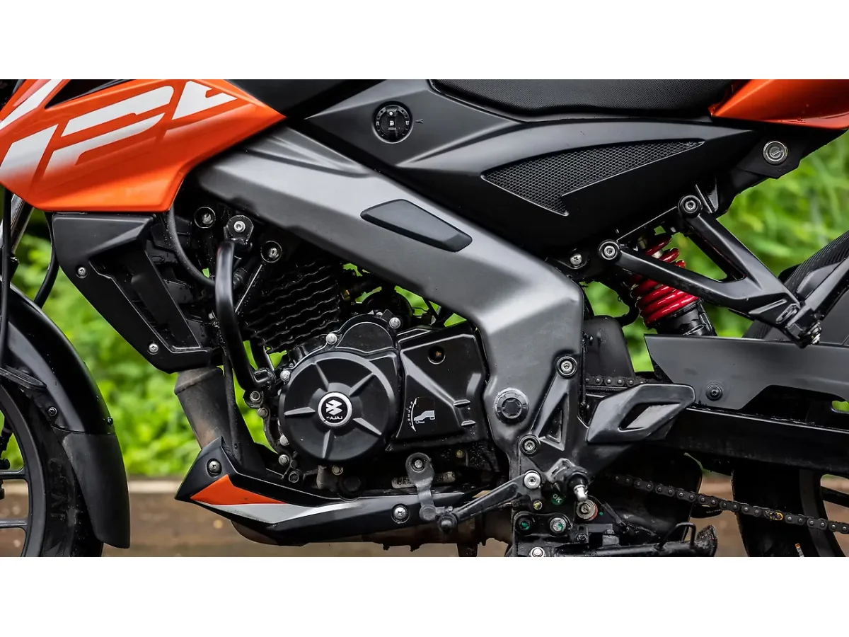 Bajaj Pulsar NS125 - Engine From Left