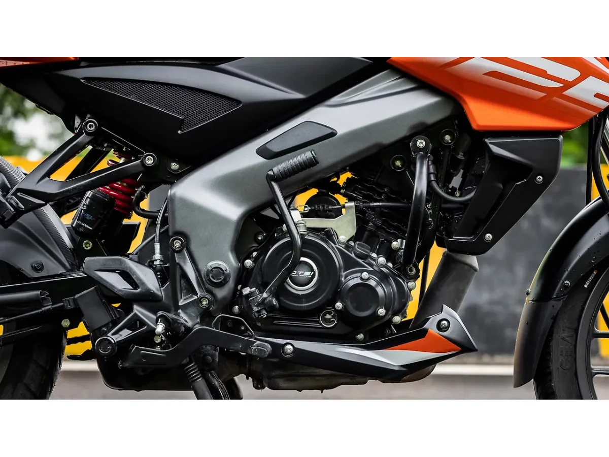 Bajaj Pulsar NS125 - Engine From Right