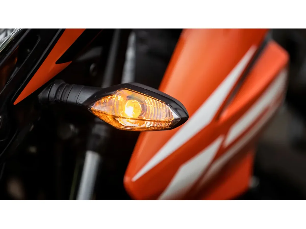 Bajaj Pulsar NS125 - Front Turn Indicators