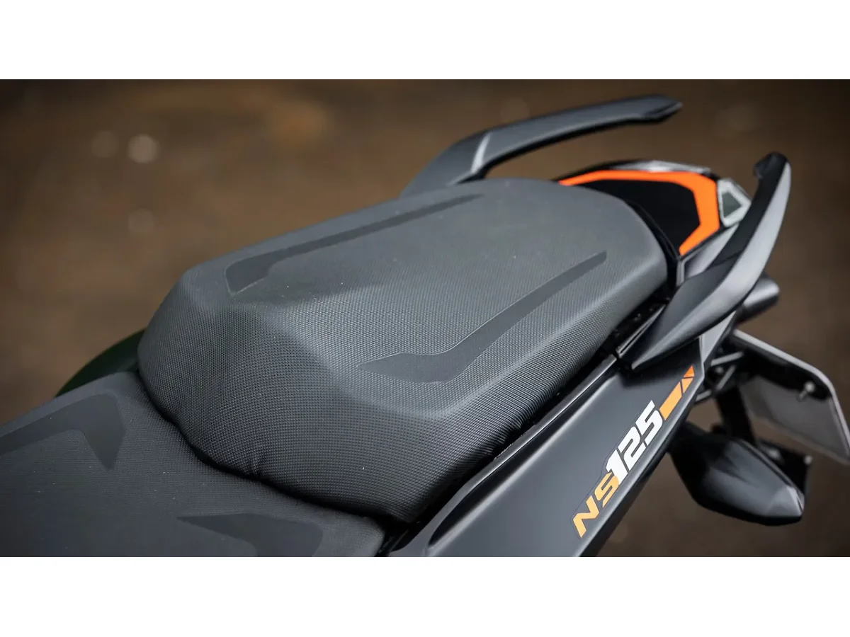 Bajaj Pulsar NS125 - Grab Rail