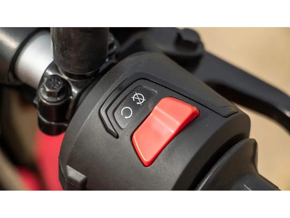 Bajaj Pulsar P150 - Emergency Off Switch Kill Switch