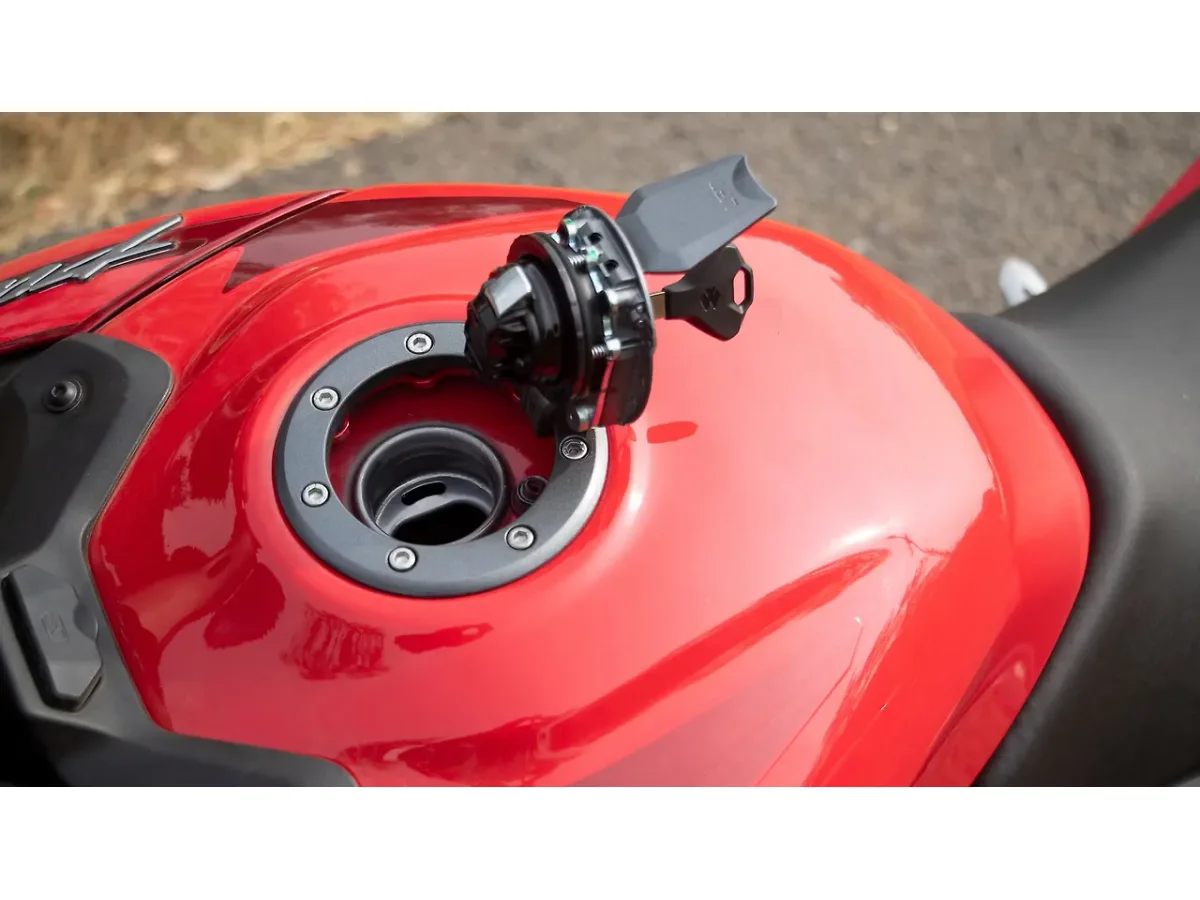 Bajaj Pulsar P150 - Open Fuel Lid