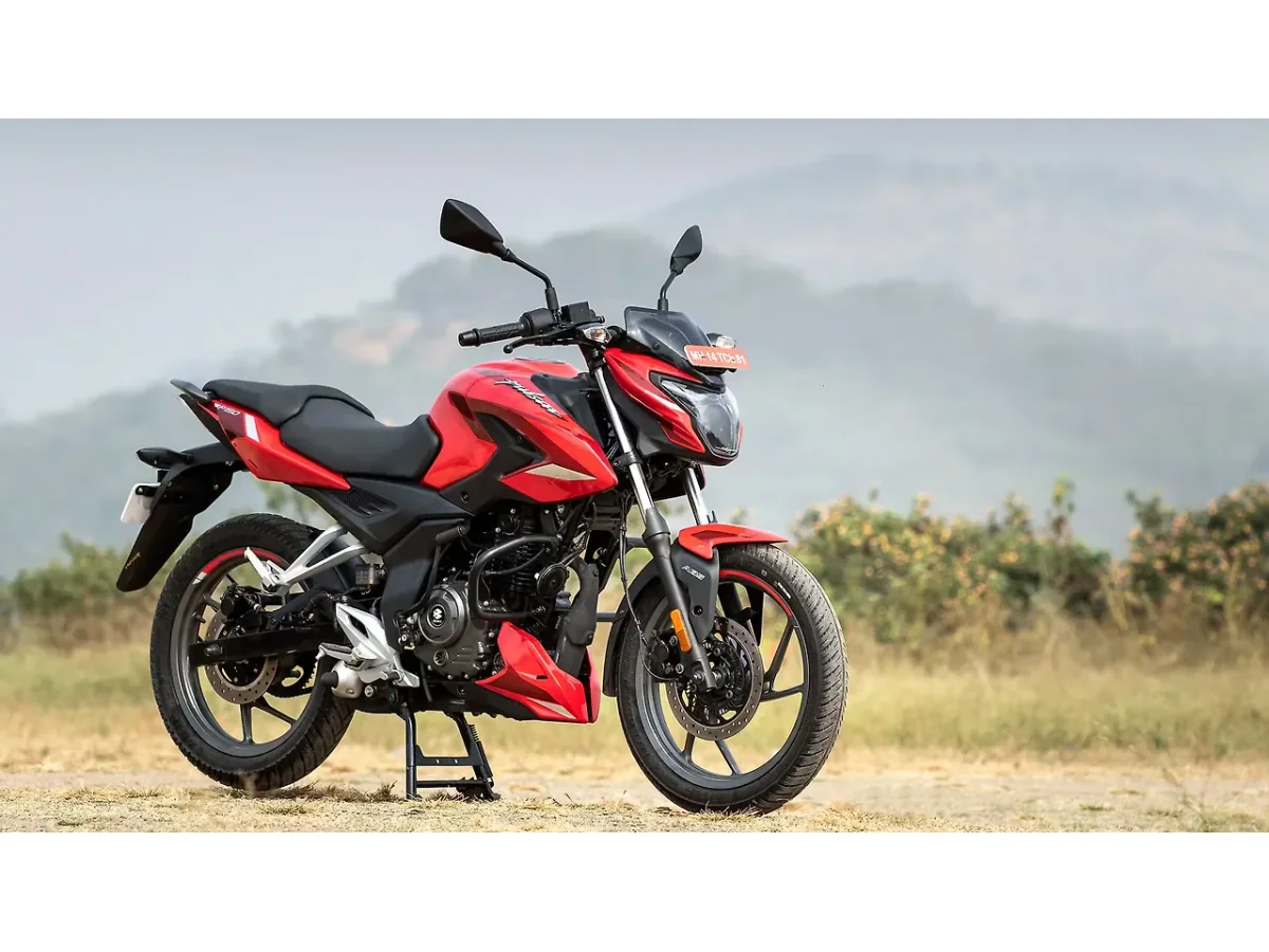 Bajaj Pulsar P150 - Right Front Three Quarter