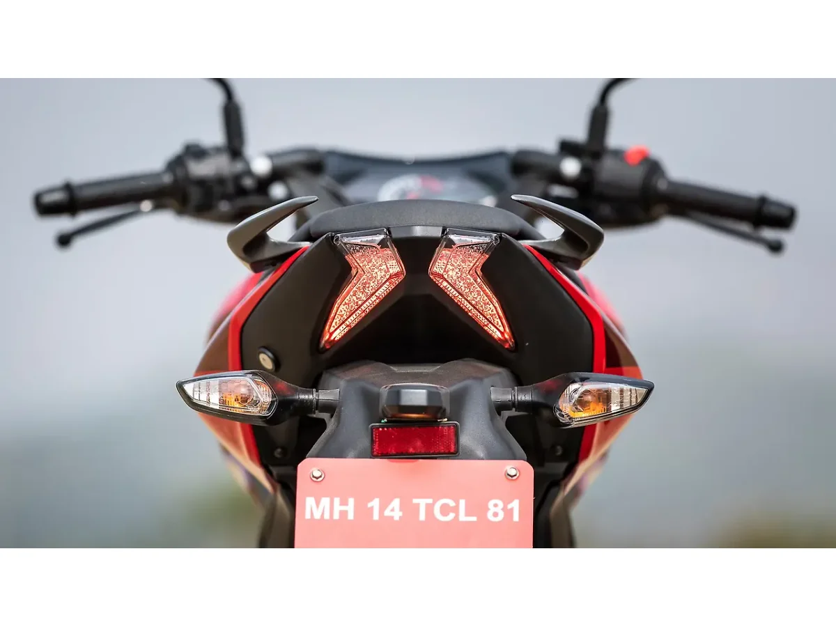 Bajaj Pulsar P150 - Tail Light