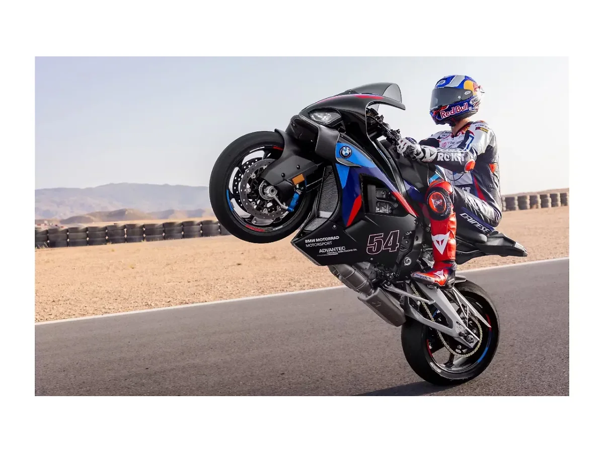 BMW M 1000 RR - Left Side View