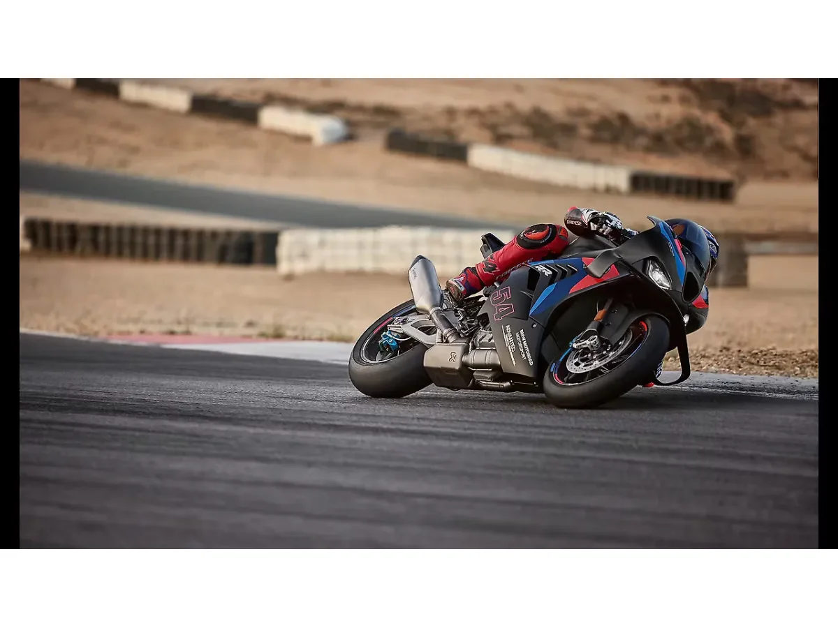 BMW M 1000 RR - Right Front Three Quarter