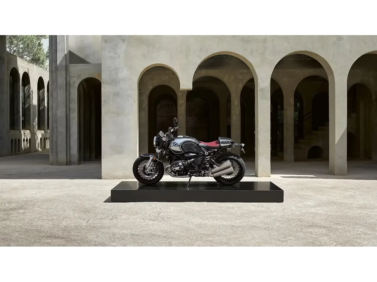 BMW R nineT in Classic chrome colour - side profile